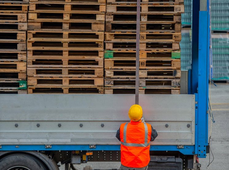 Entrega de palets en 24 horas en España Reducción de residuos mediante palets reutilizados en España